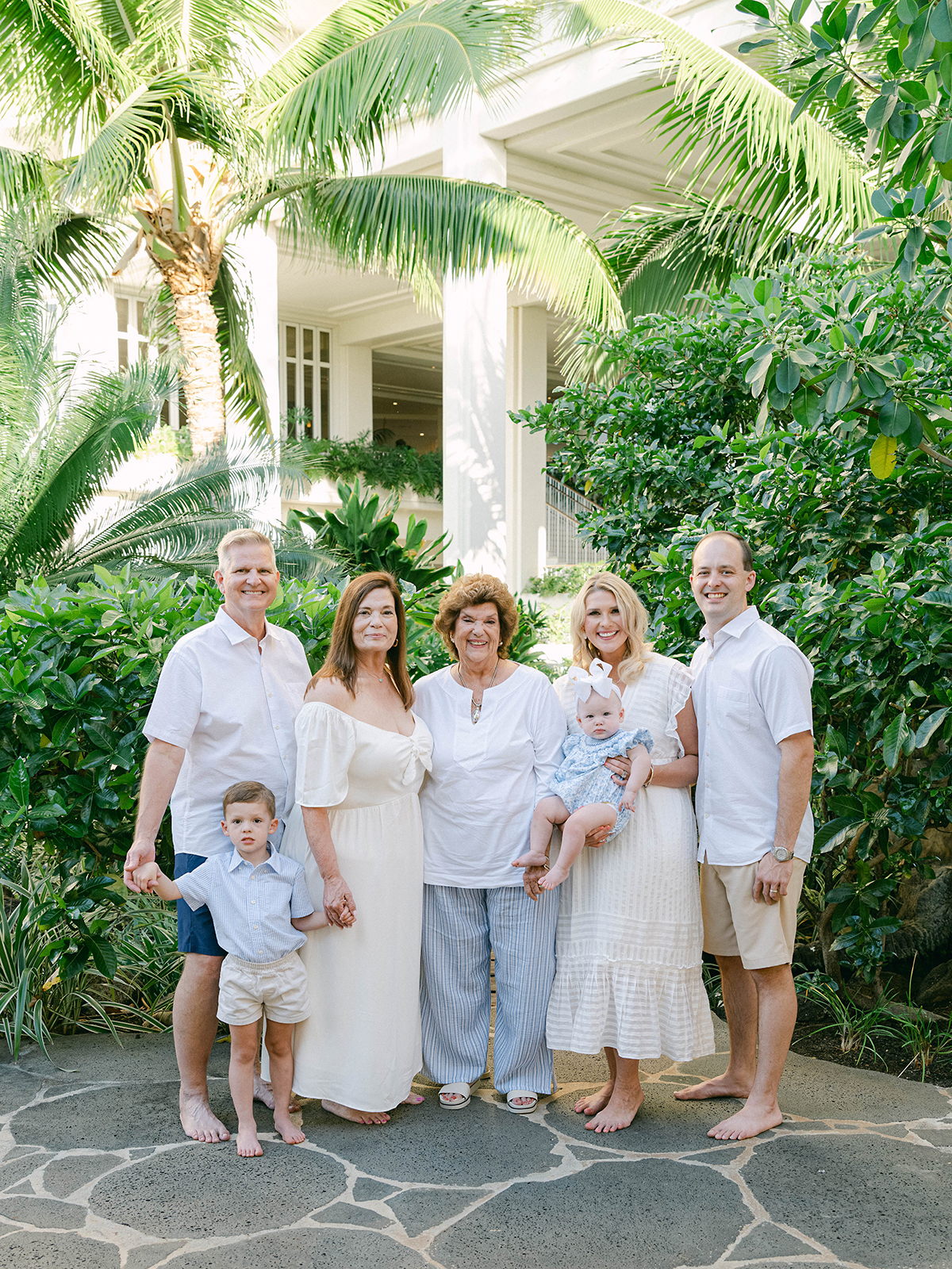 Hawaii family photographer, Laura Ivanova, captures this extended family on Oahu