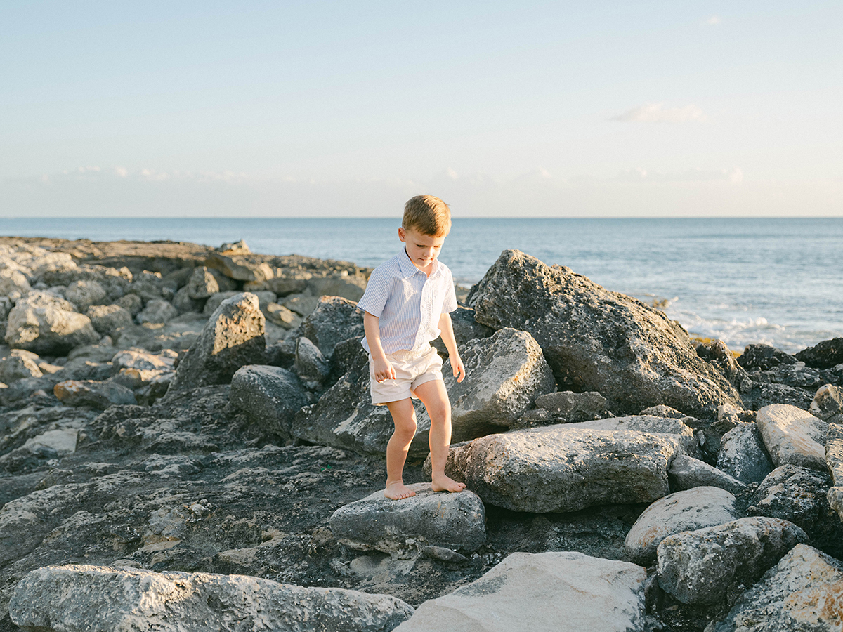 Hawaii family photographer, Laura Ivanova, captures this extended family on Oahu