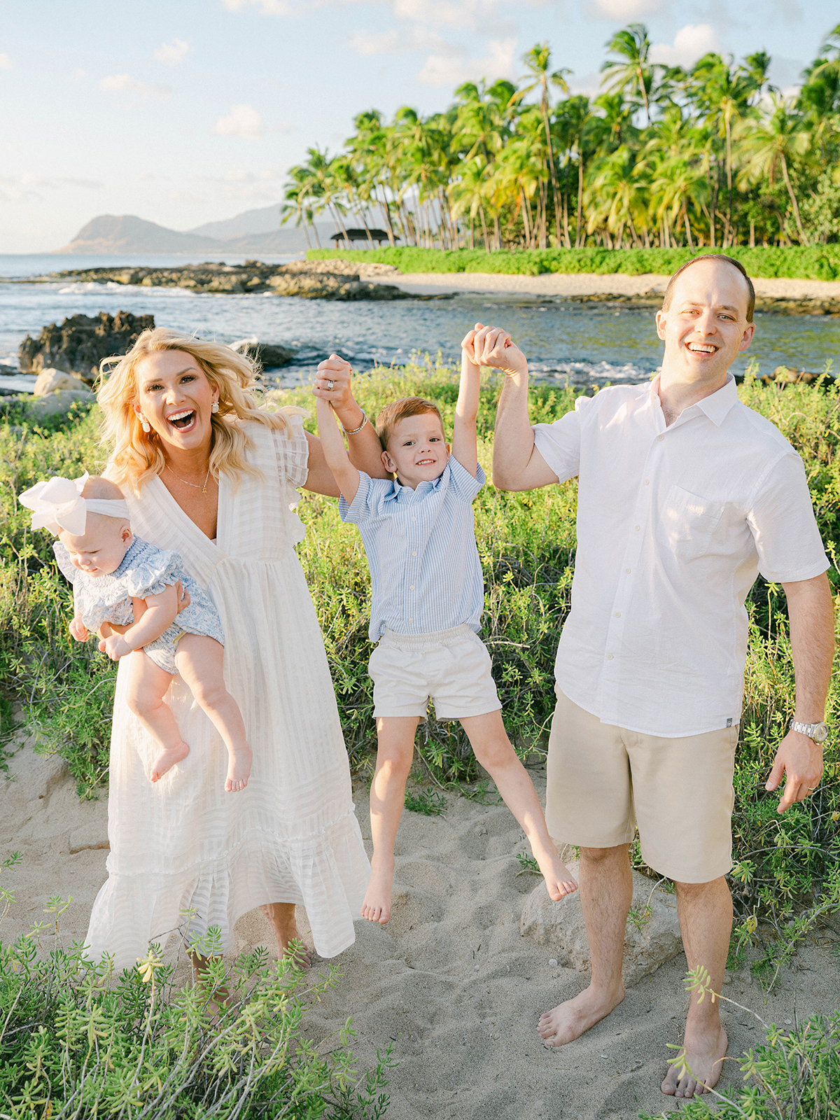 Hawaii extended family photography by Laura Ivanova