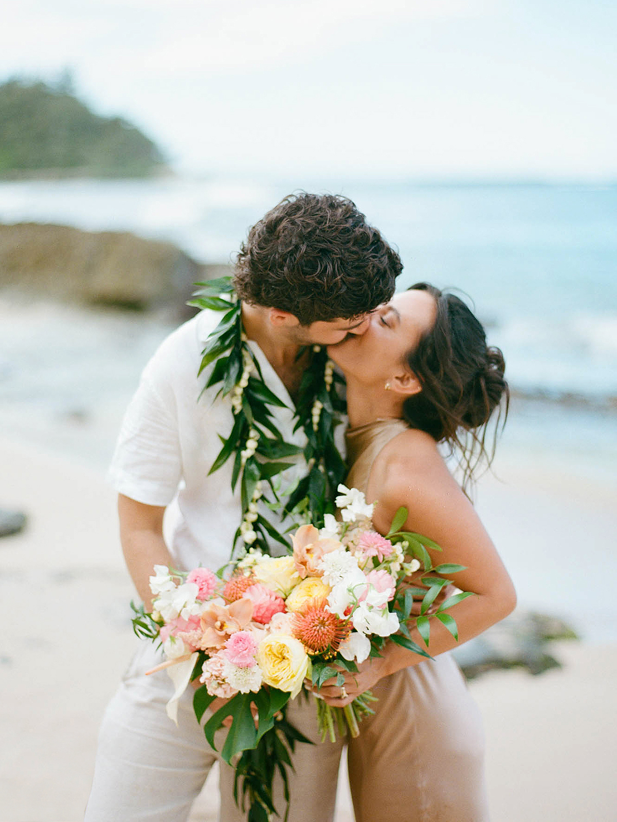 Intimate North Shore wedding by Laura Ivanova Photography