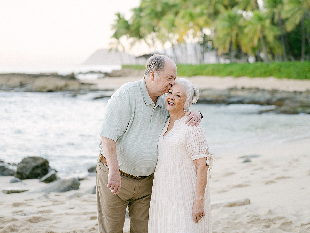 Disney Aulani family photographer, Laura Ivanova, captures a fun extended family session in Ko 'Olina, Hawaii!