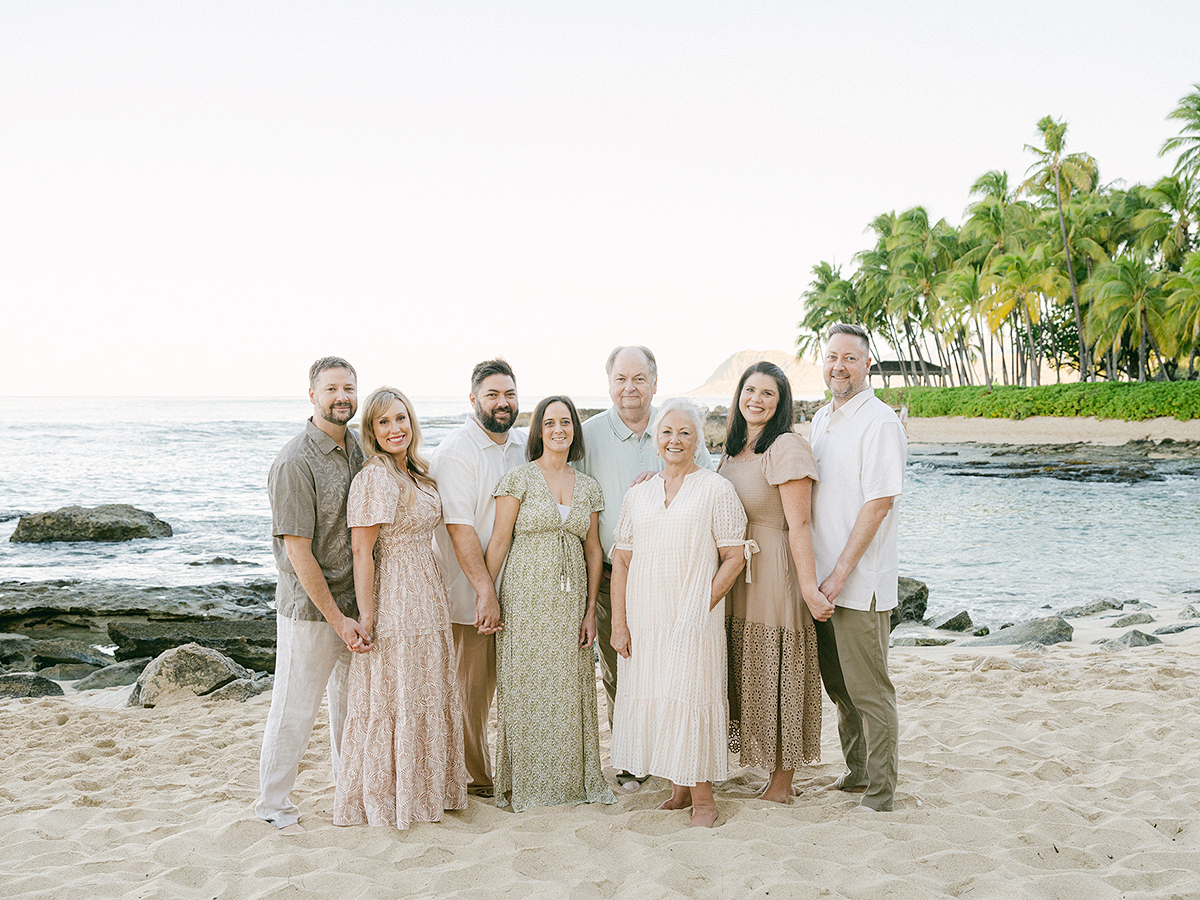 Sunrise family session on Oahu, Hawaii, by Laura Ivanova Photography