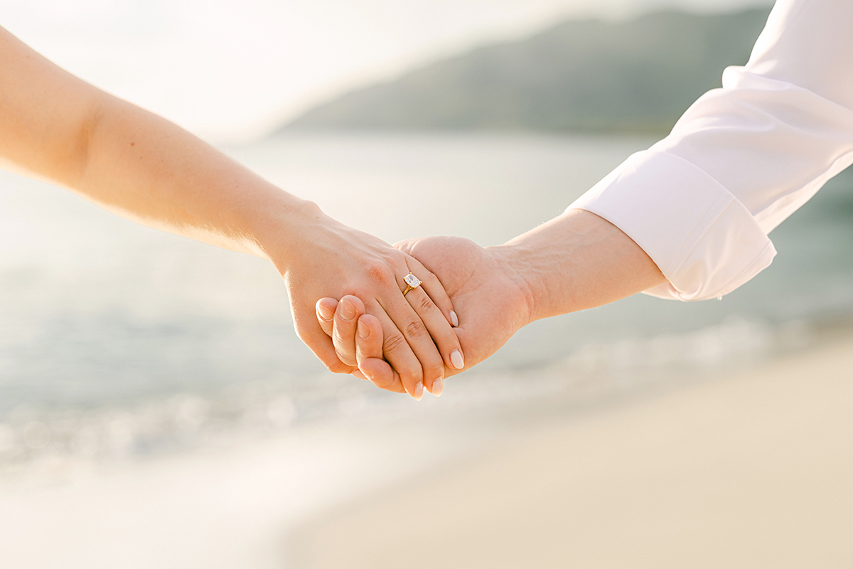 Oahu proposal photographer, Laura Ivanova, captures a surprise sunset proposal in gorgeous Hawaii