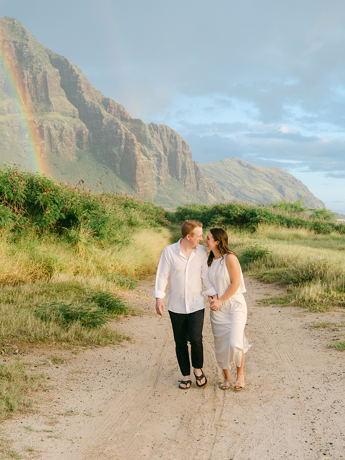 Hawaii sunset engagement session by Laura Ivanova Photography