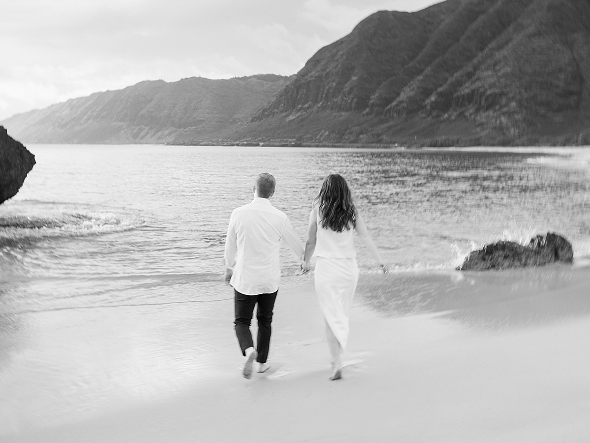Hawaii sunset engagement session by Laura Ivanova Photography