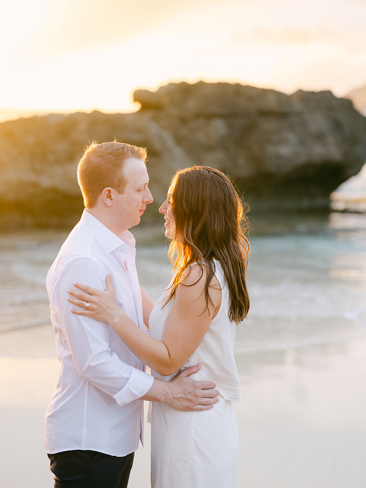 Hawaii sunset engagement session by Laura Ivanova Photography