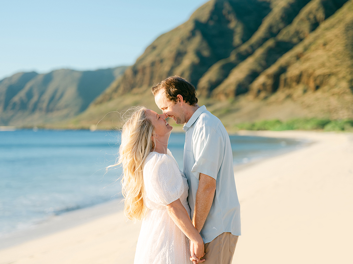 Oahu photographer, Laura Ivanova, captures anniversary session in Hawaii