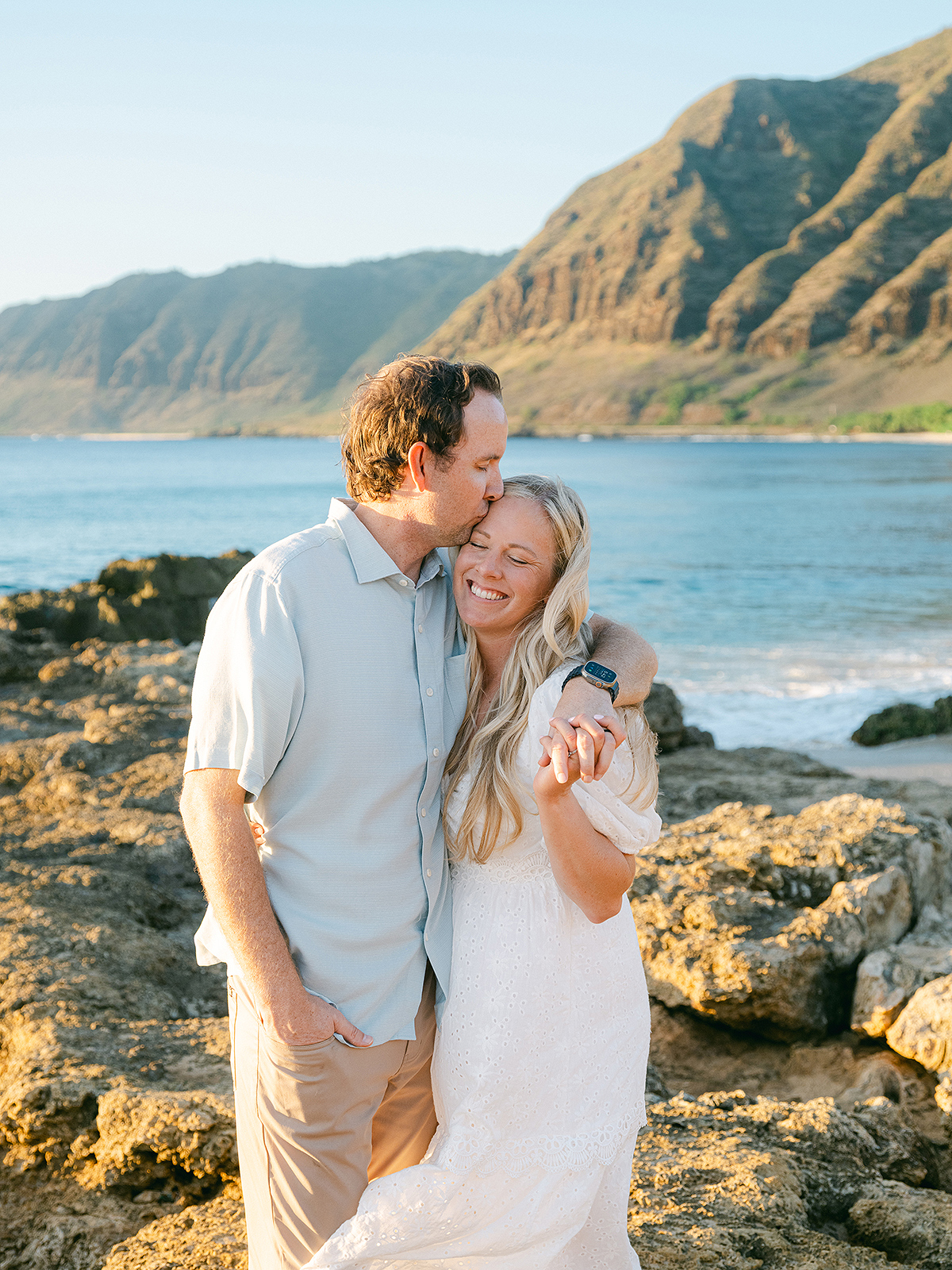 Oahu photographer, Laura Ivanova, captures anniversary session in Hawaii