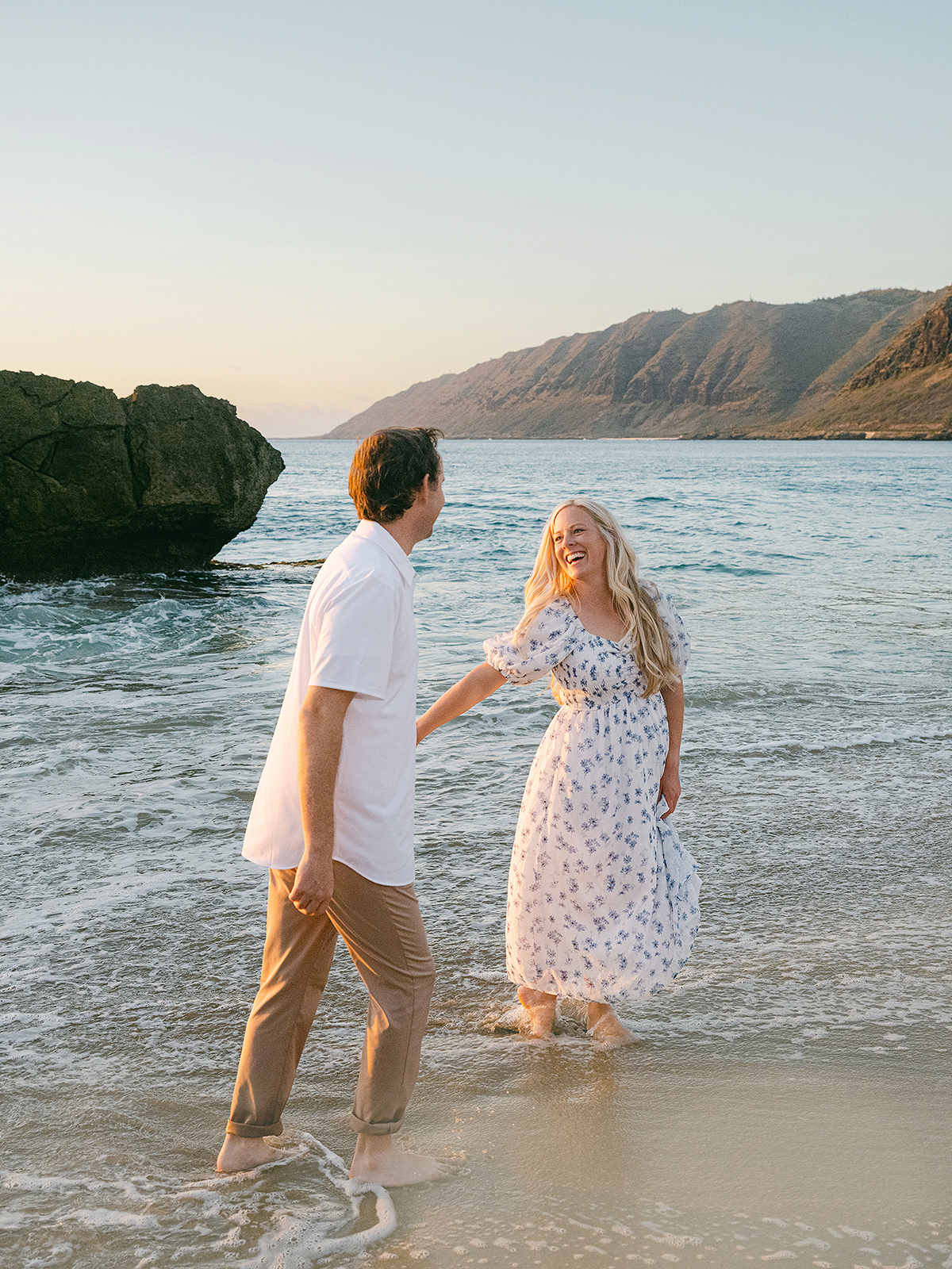 Oahu photographer, Laura Ivanova, captures anniversary session in Hawaii