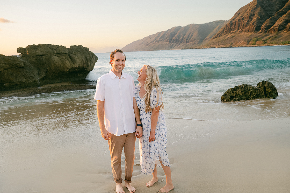 Oahu photographer, Laura Ivanova, captures anniversary session in Hawaii