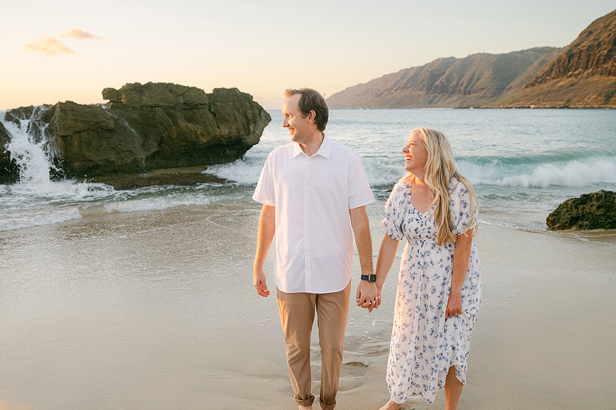 Oahu photographer, Laura Ivanova, captures anniversary session in Hawaii