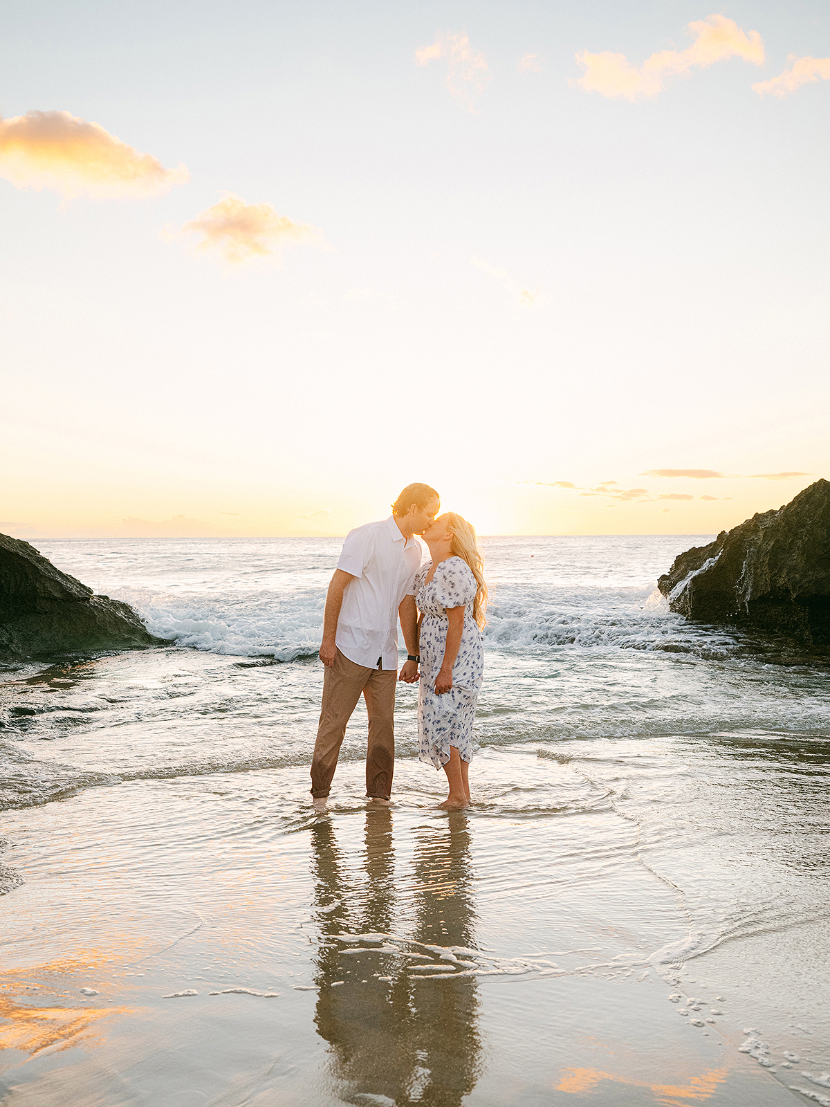 Oahu photographer, Laura Ivanova, captures anniversary session in Hawaii