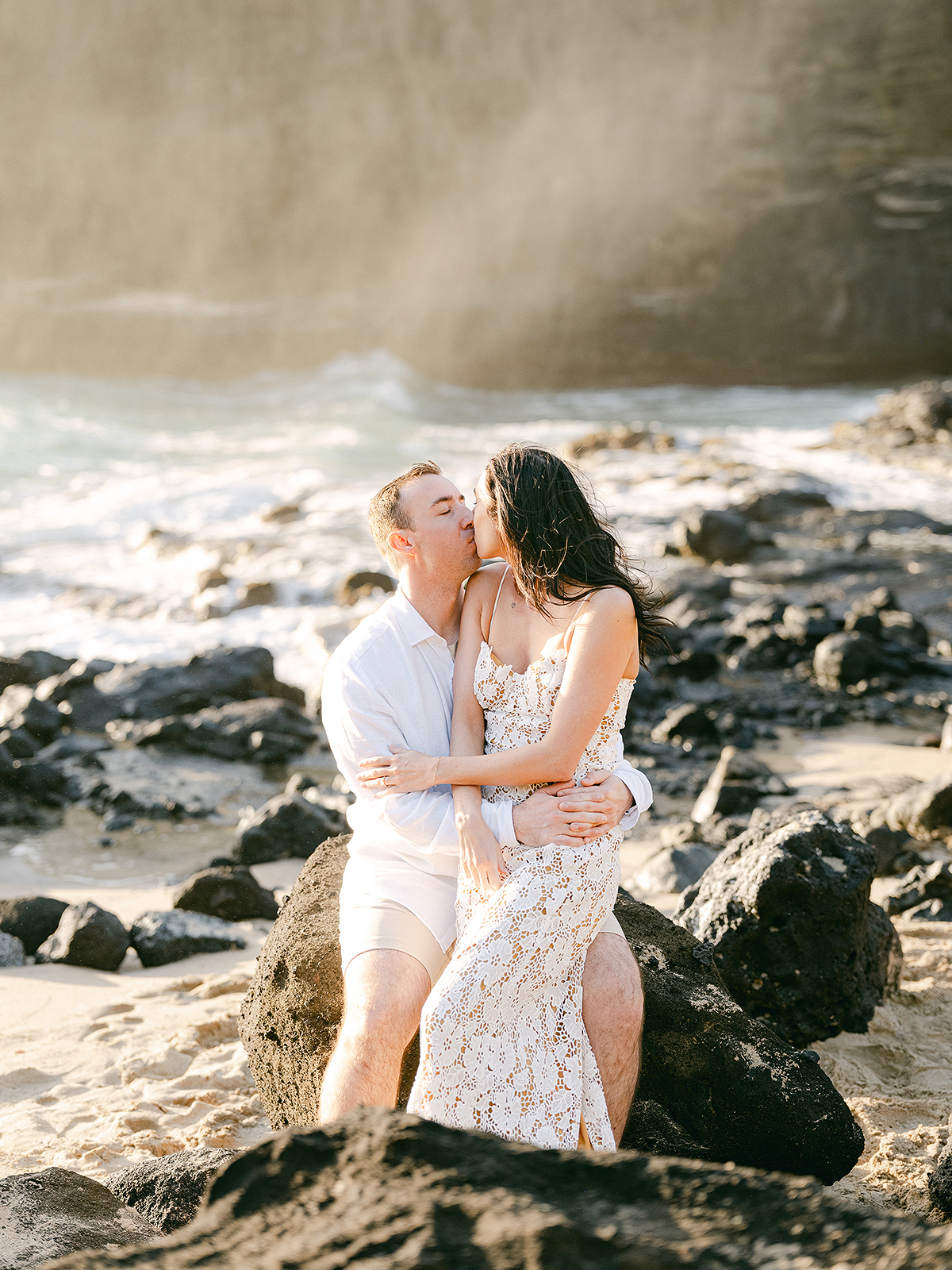 hawaii proposal photo session at Halona Cove