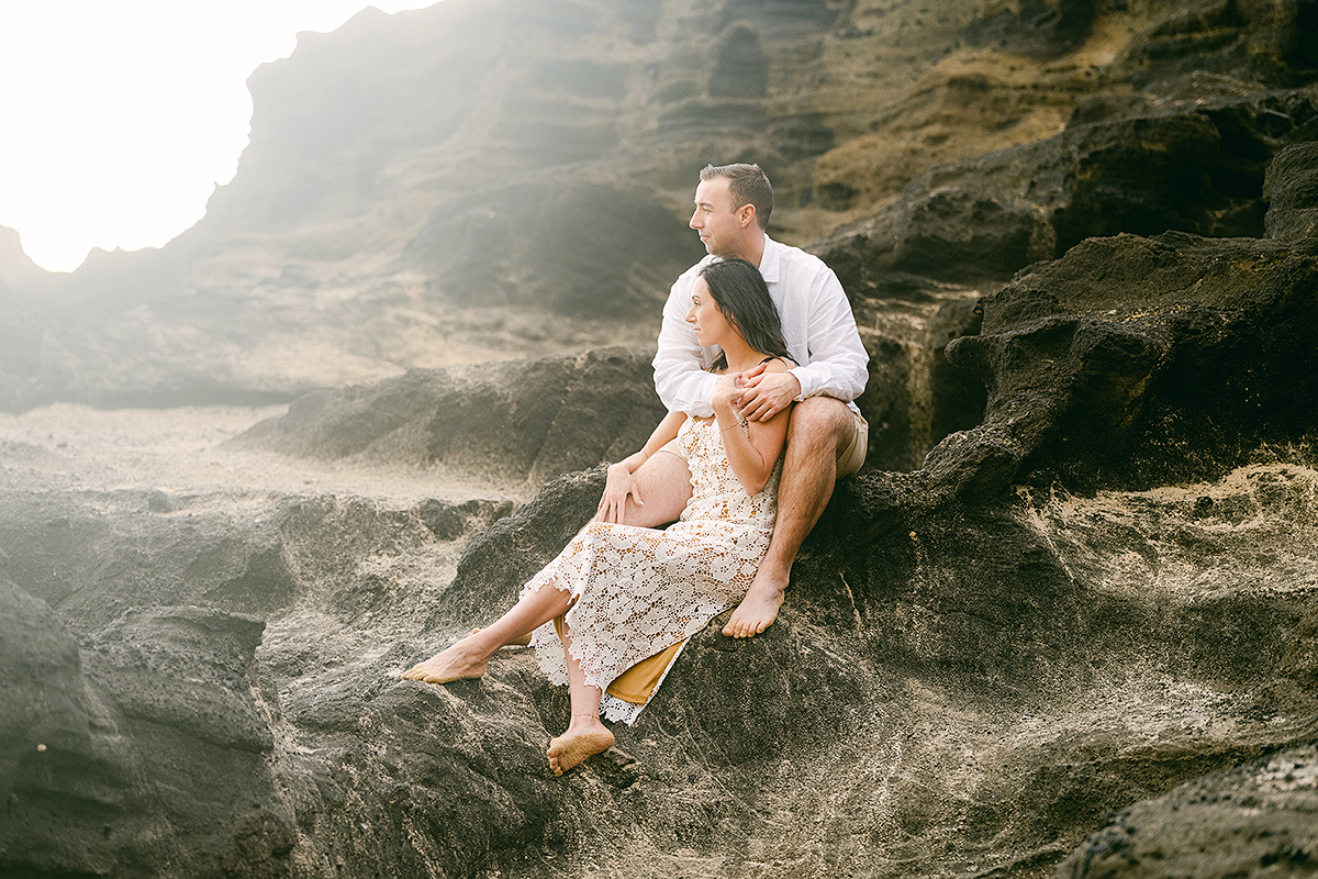 hawaii proposal photo session at Halona Cove