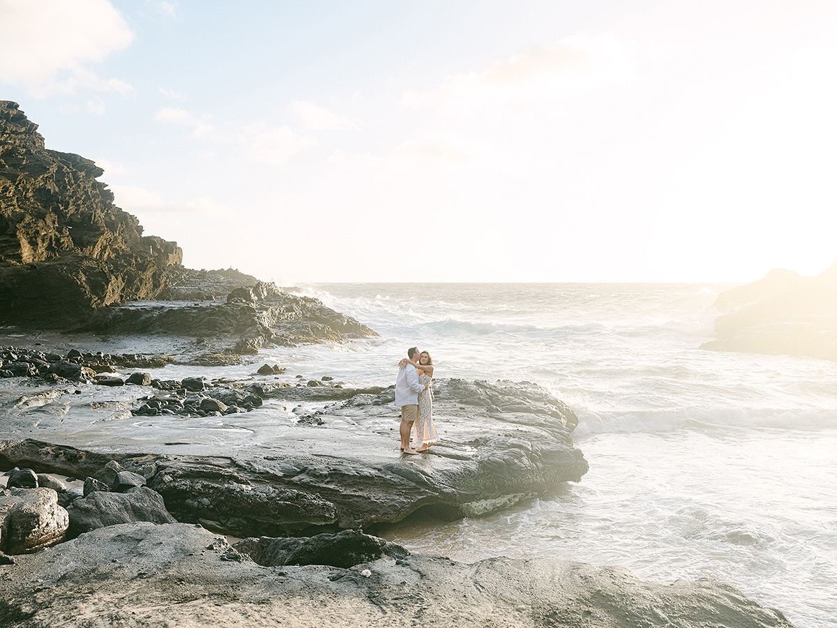 hawaii proposal photo session at Halona Cove